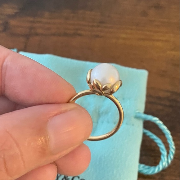 Tiffany & Co Paloma Picasso 18K Gold Pearl Ring - Picture 1 of 8